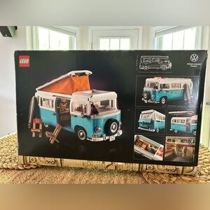 Hi! This is a Volkswagen T2 Camper Van!